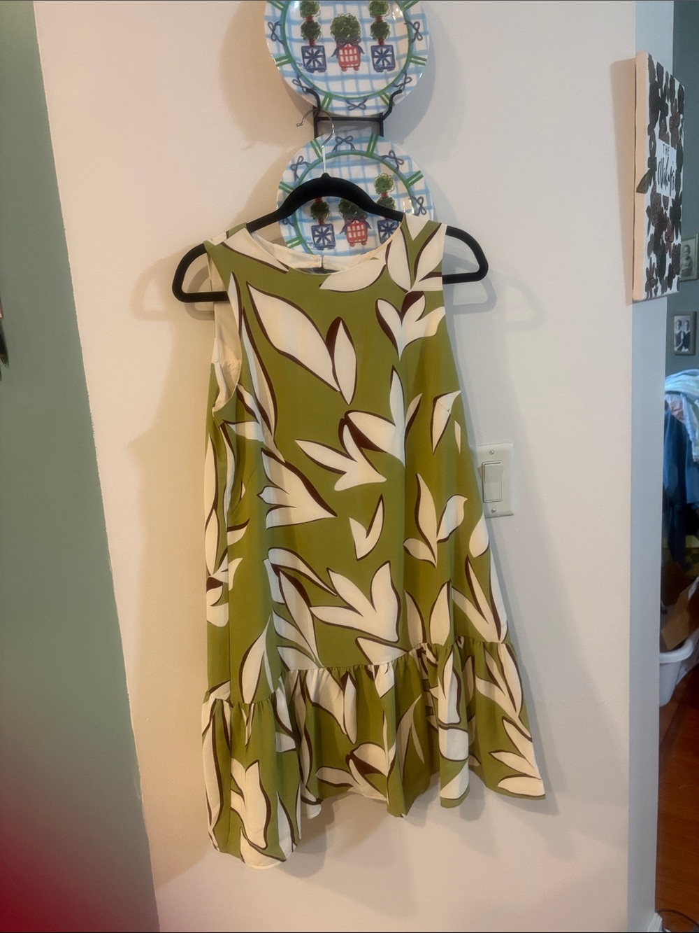 NWT PRETTY GARDEN SLEEVELESS DRESS